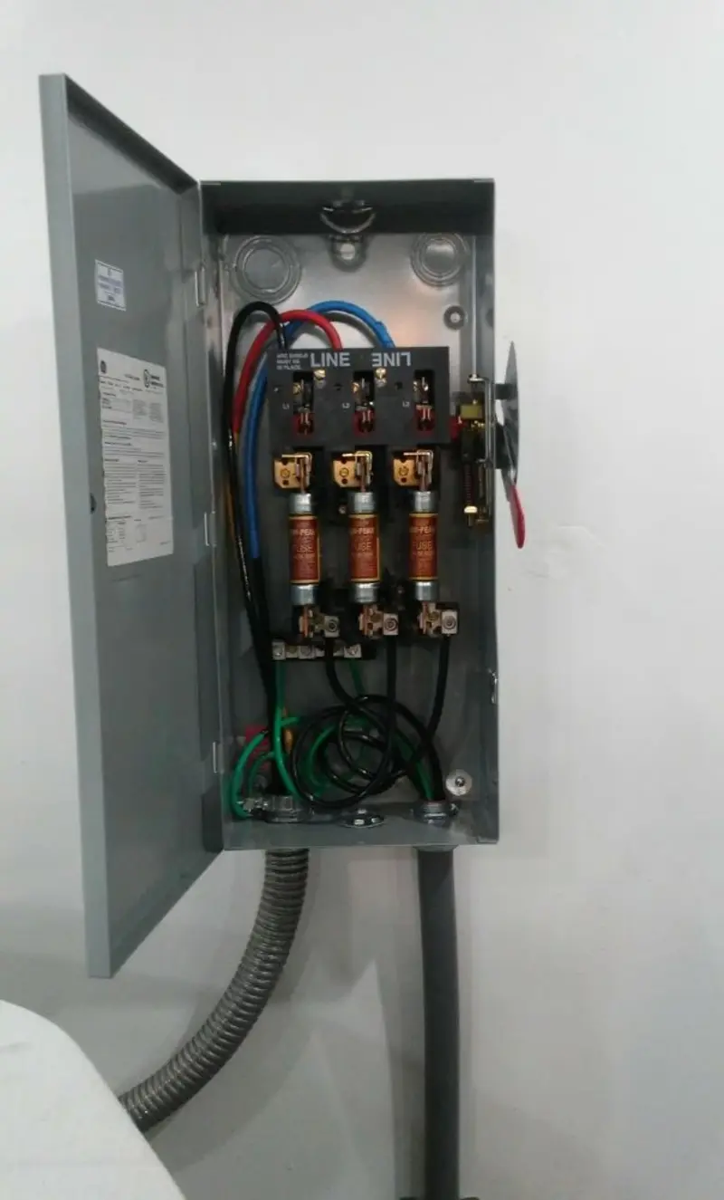 Three-phase disconnect switch installed for Smoke Detector Installation in West Caln